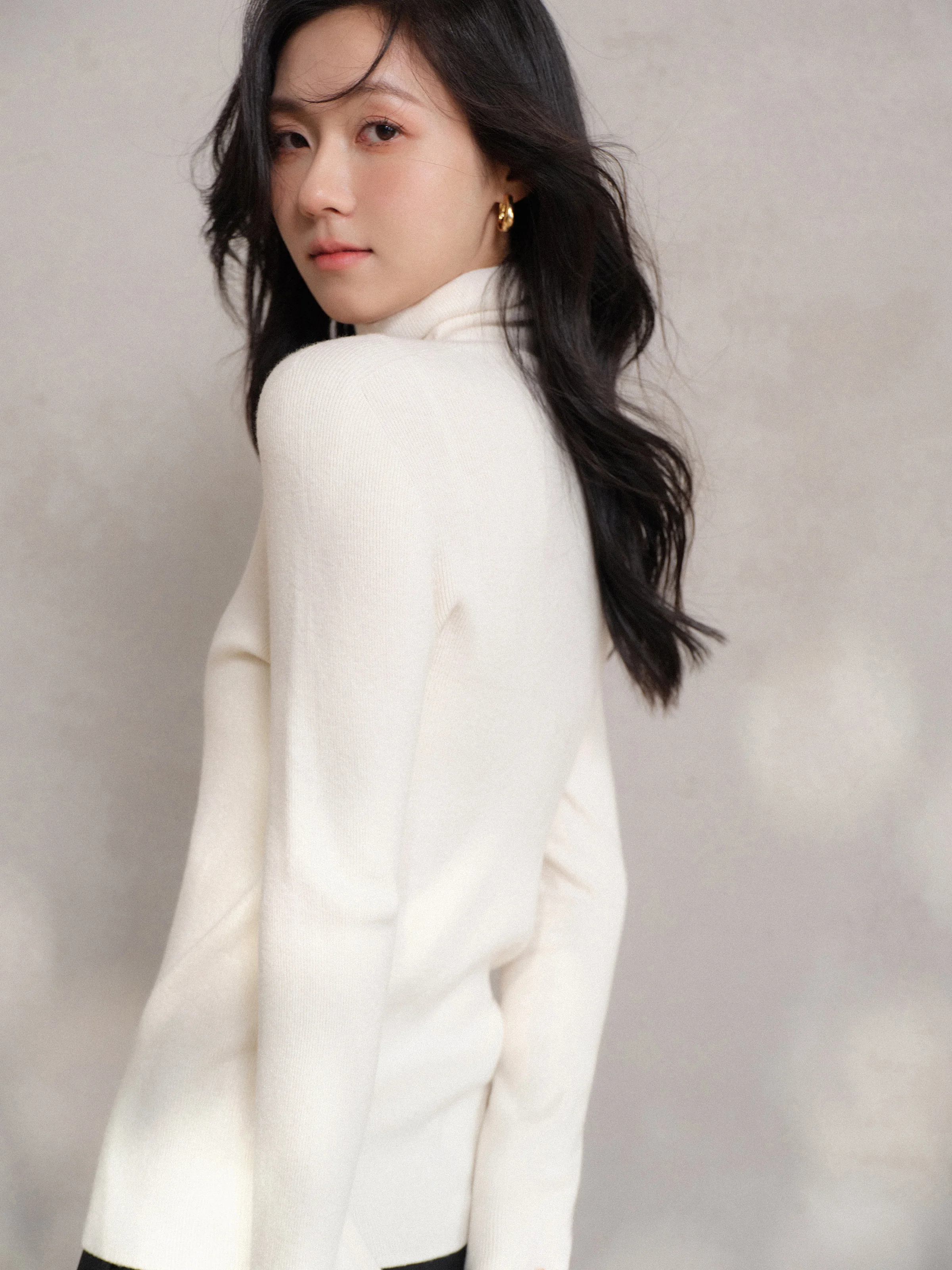 Облегающий эластичный вязаный топ с высоким воротником для женщин - Фотография_5