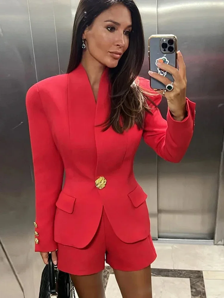 Женский пиджак с металлическими пуговицами - Фотография_5