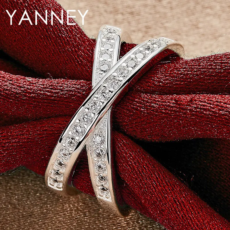 Женское кольцо из серебра 925 пробы с фианитом - Фотография_3