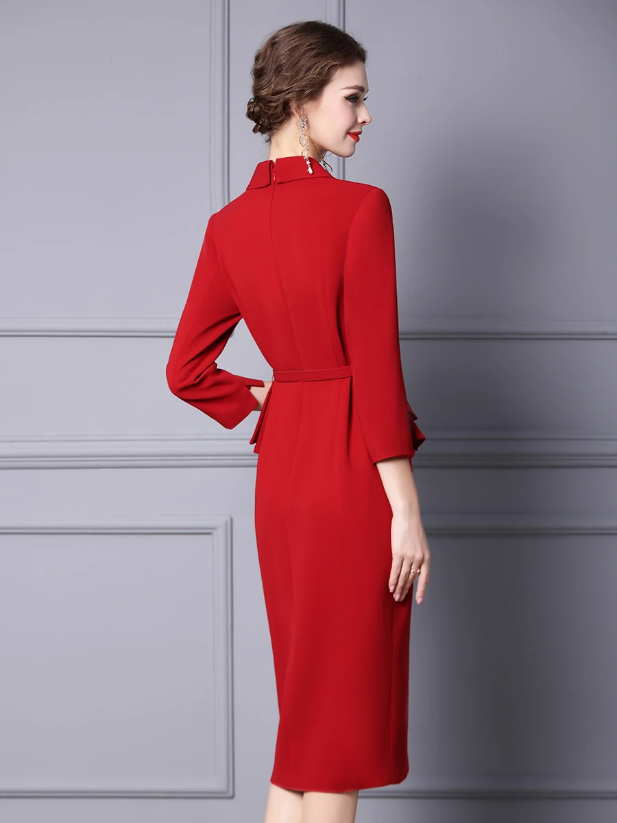 Вечернее платье с красными оборками и бриллиантами - Фотография_4