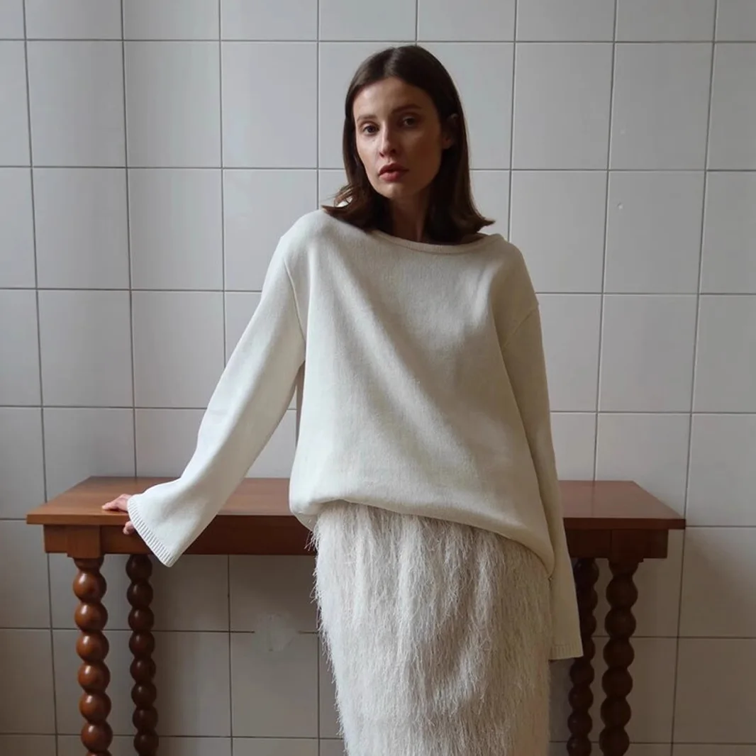 Оригинальный хлопковый вязаный свитер с открытой спиной и круглым вырезом - Фотография_3