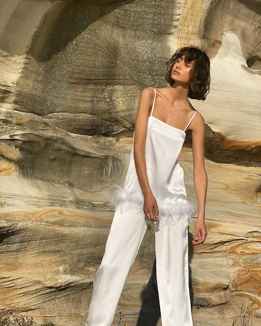 Шикарные атласные пижамы с перьями