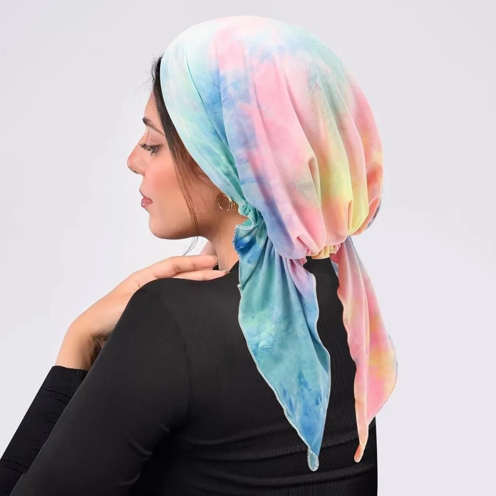 Женская шапка с изогнутым цветочным принтом - Фотография_5