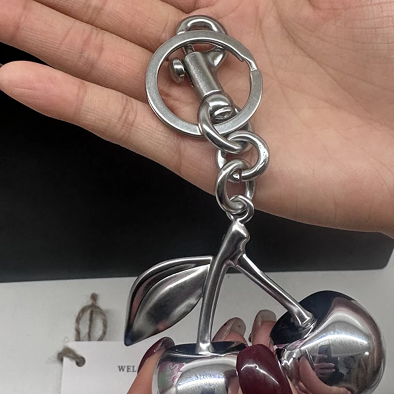 Роскошный зеркальный кулон с серебристой вишней - Фотография_6