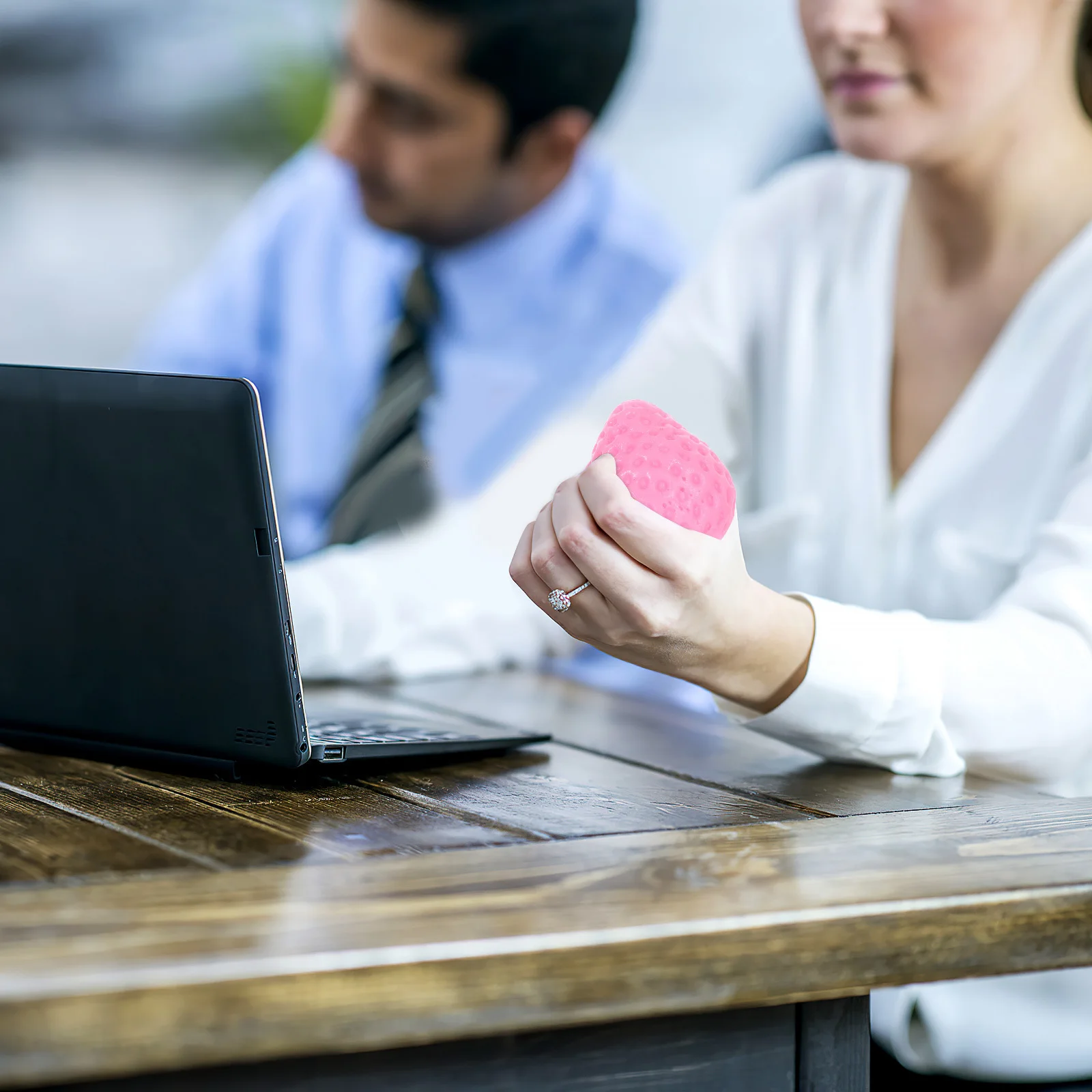 Реалистичные клубничные мягкие эластичные сжимаемые непоседы - Фотография_2