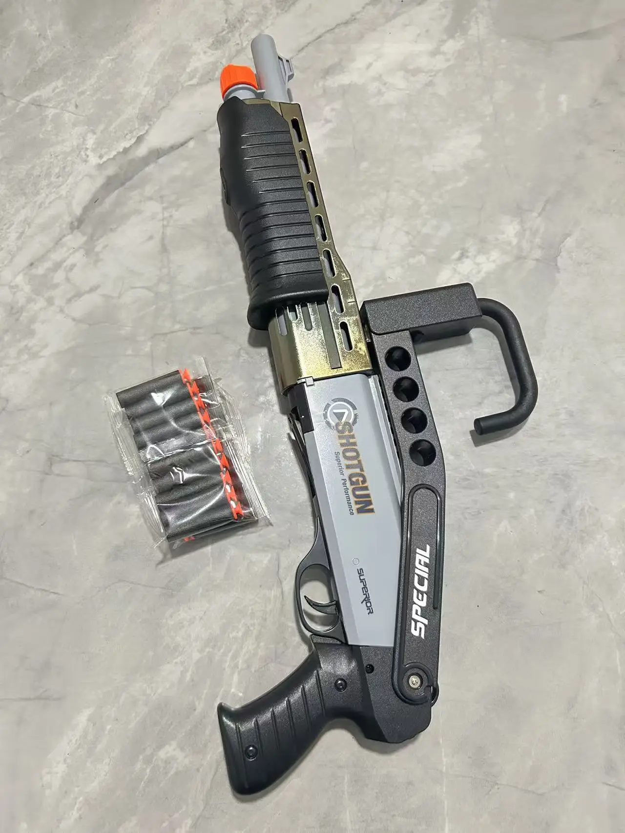 Детский пистолет для мягкой скорлупы 4 и 1