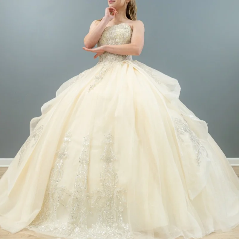 Светлое шампанское