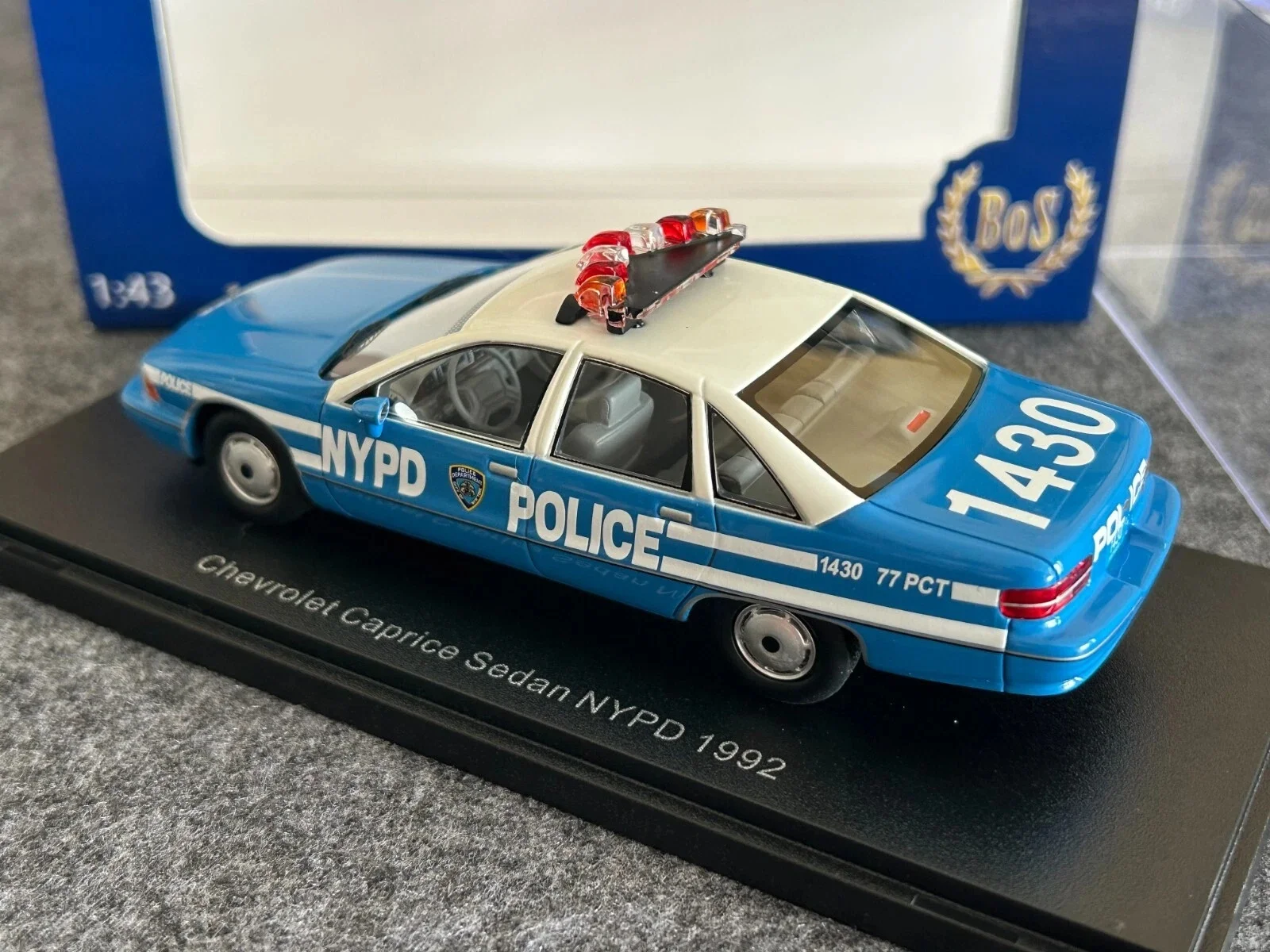 Bos 1:43 caprice sedan американский - Фотография_5