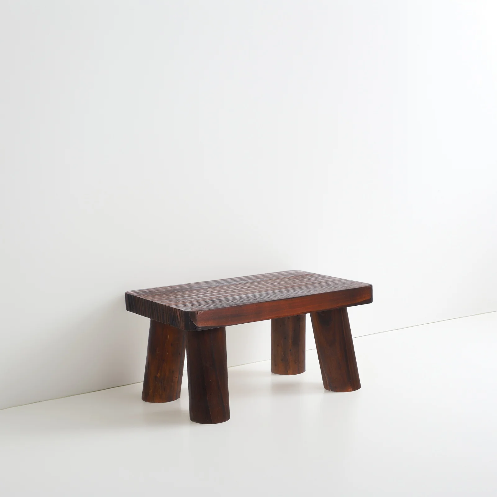 Деревянный табурет-ступенька для взрослых