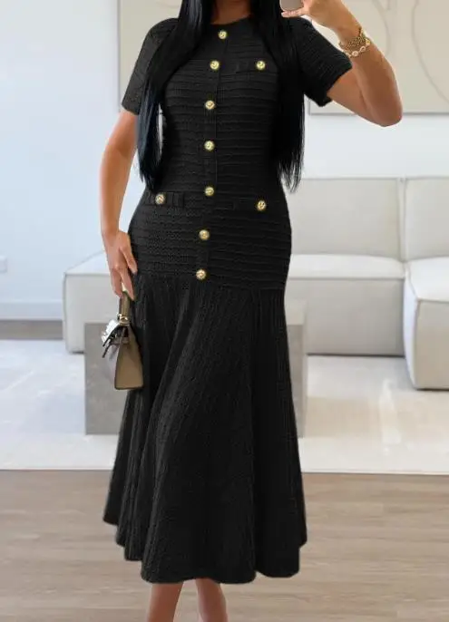 Простое и элегантное платье с короткими рукавами на пуговицах - Фотография_6