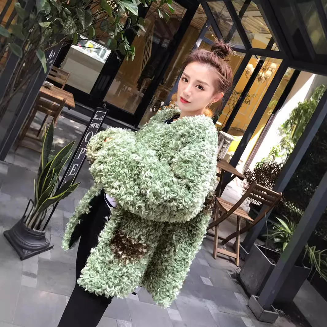 Пальто из искусственного кудрявого меха - Фотография_2