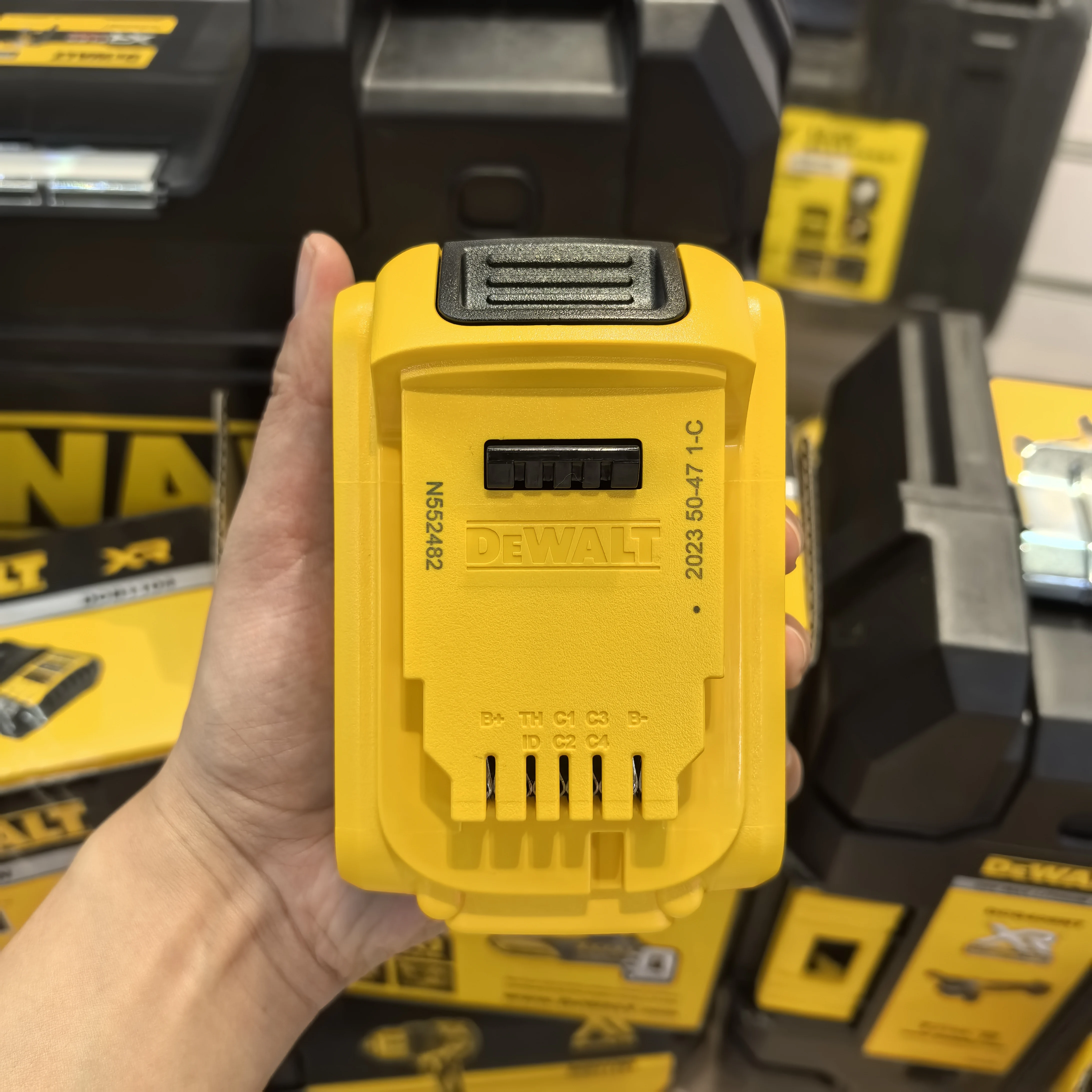 Батарея dewalt 20 в - Фотография_2