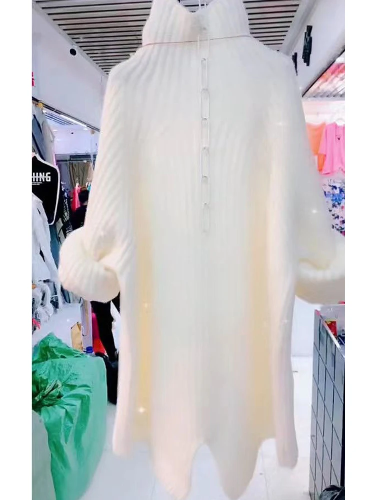 Утолщенный теплый свитер стразы средней длины с высоким воротником - Фотография_2