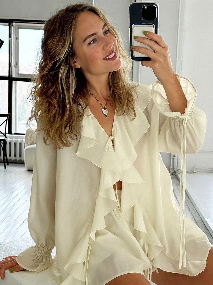 Женская рубашка с рюшами - Фотография_4