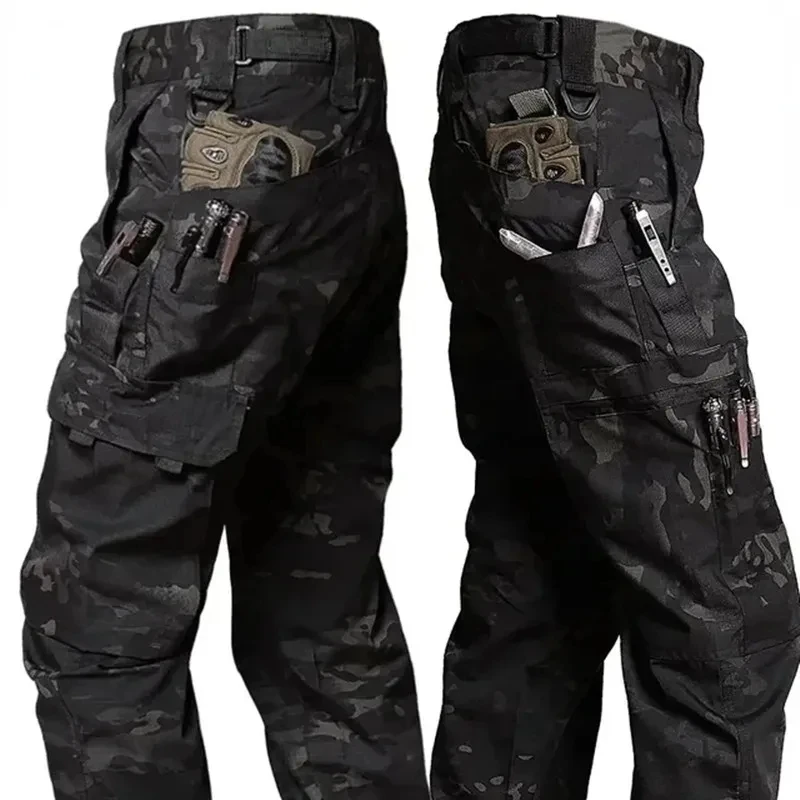 Black camo cargo pants outdoor - Фотография_2