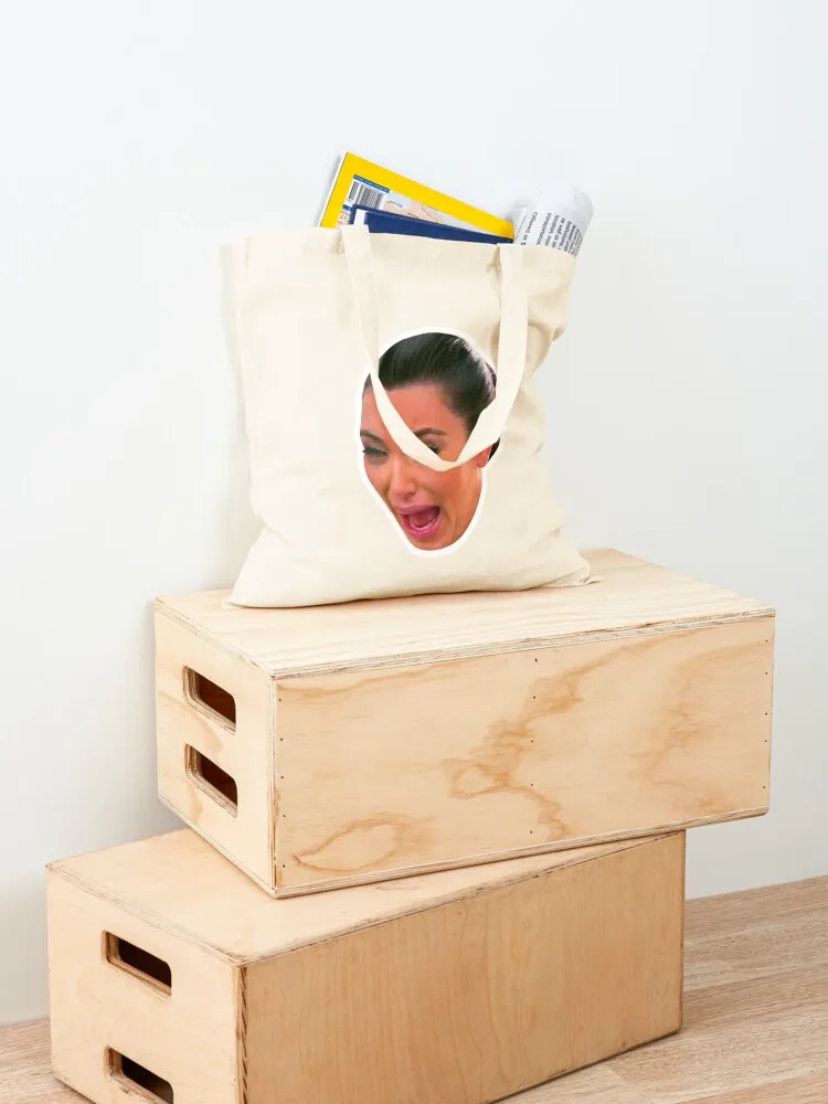 Ким к плачущая наклейка - Фотография_4