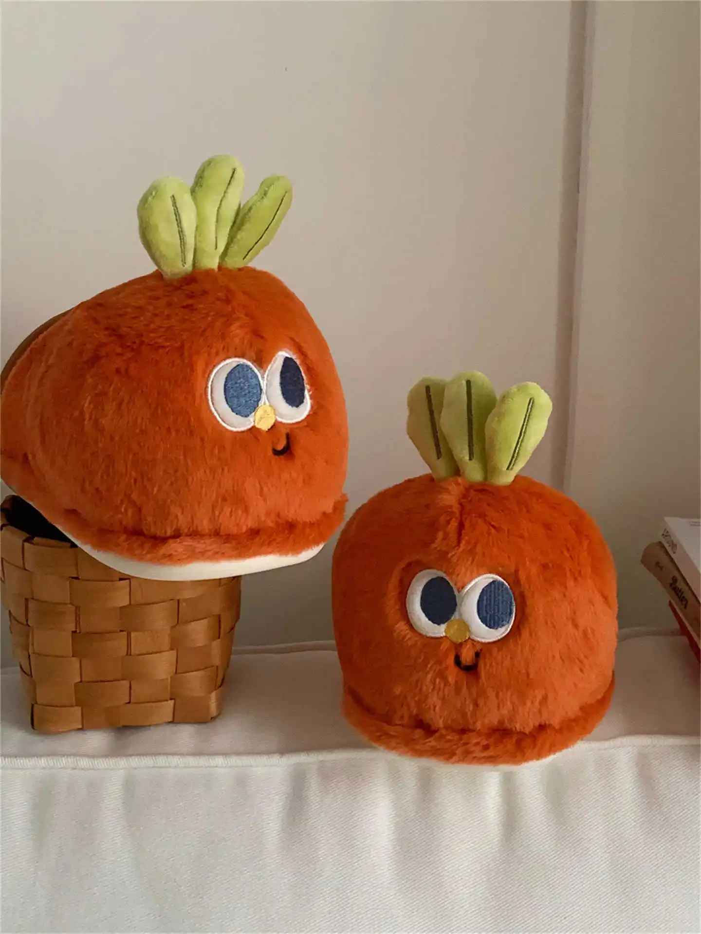 Дизайнерские меховые тапочки с морковью - Фотография_4