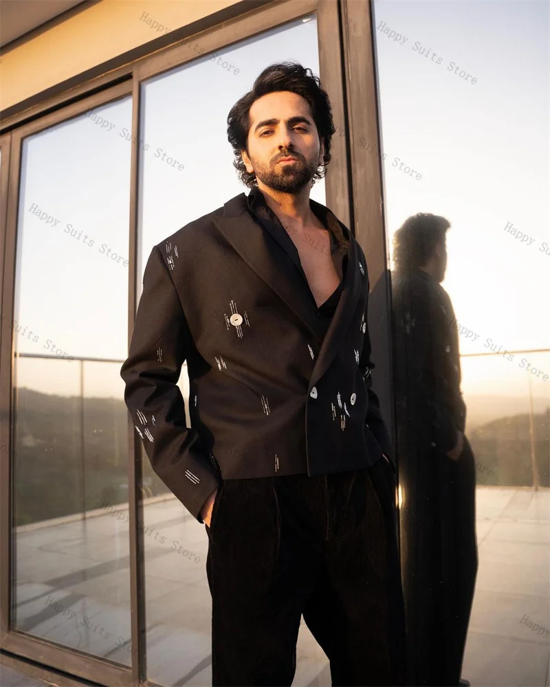 Коричневый мужской костюм