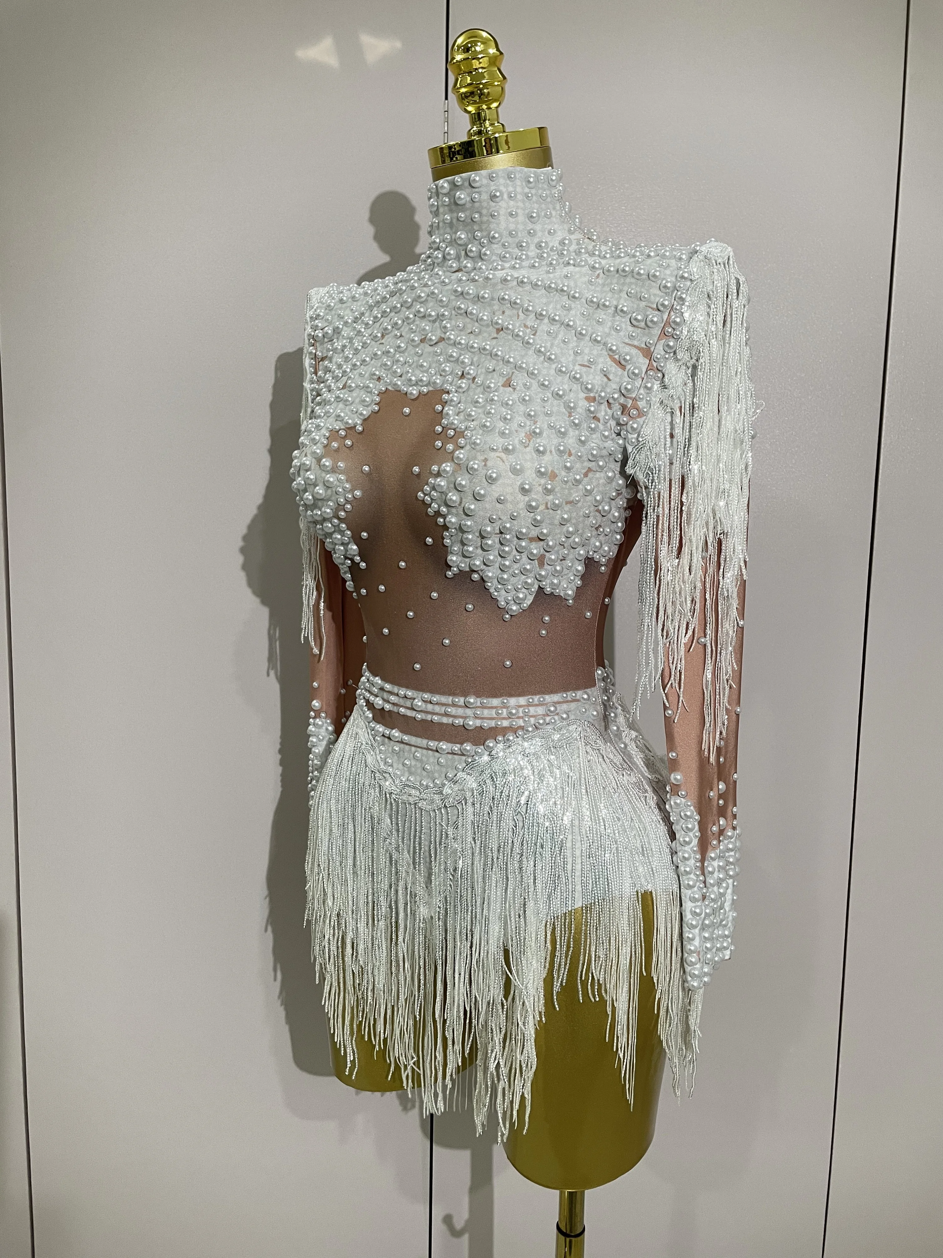 Блестящие стразы и блестки с кисточками - Фотография_2