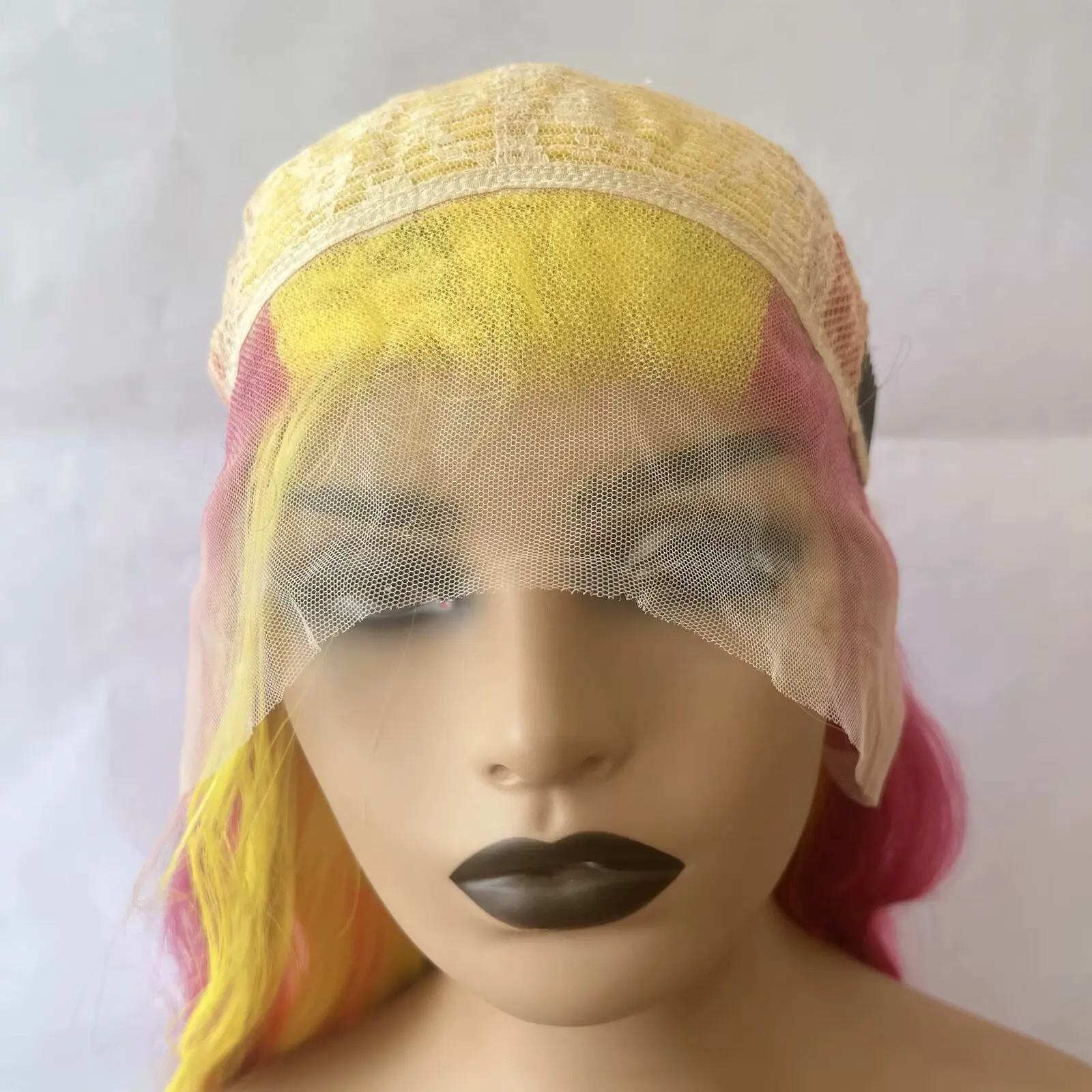 Синтетический парик омбре с желтыми и синими волнистыми волосами - Фотография_4