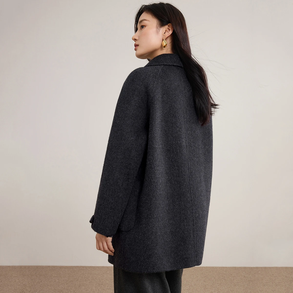 Sentubila женское пальто с лацканами из 100% шерсти и роговими пуговицами - Фотография_2