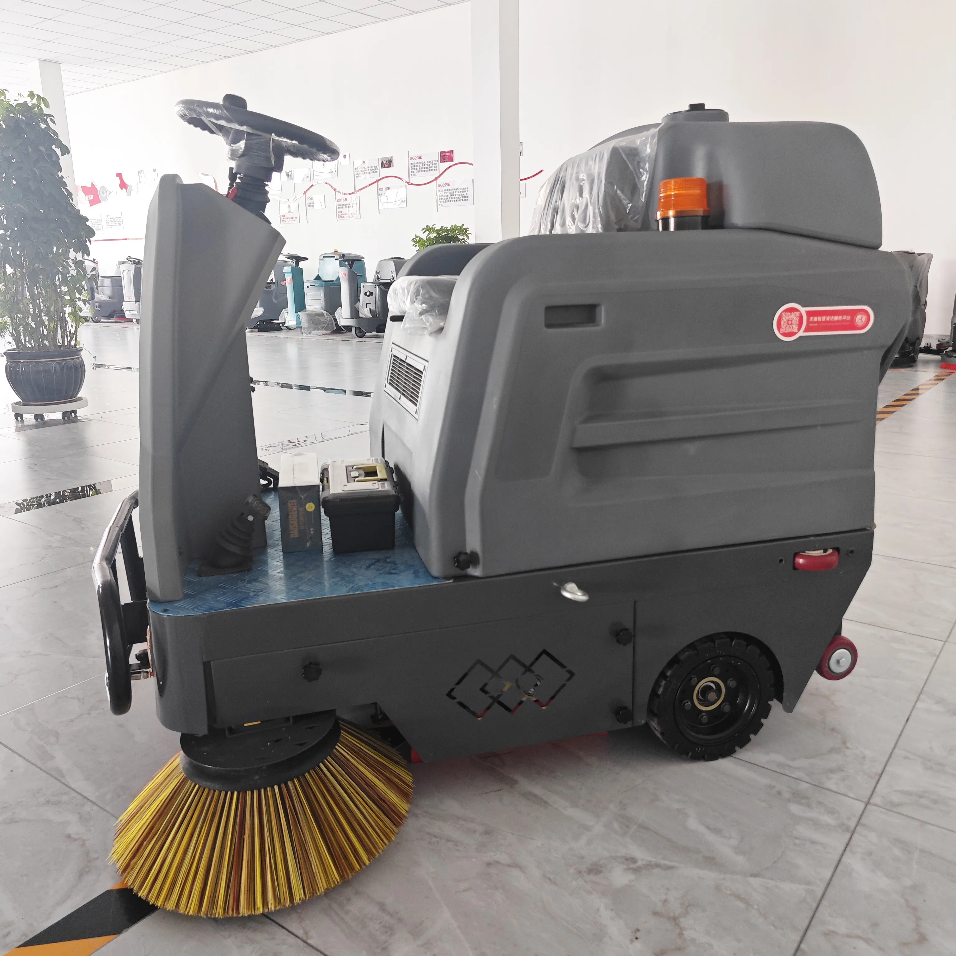 Cleanhorse m3 ride-on sweeper открытый - Фотография_5
