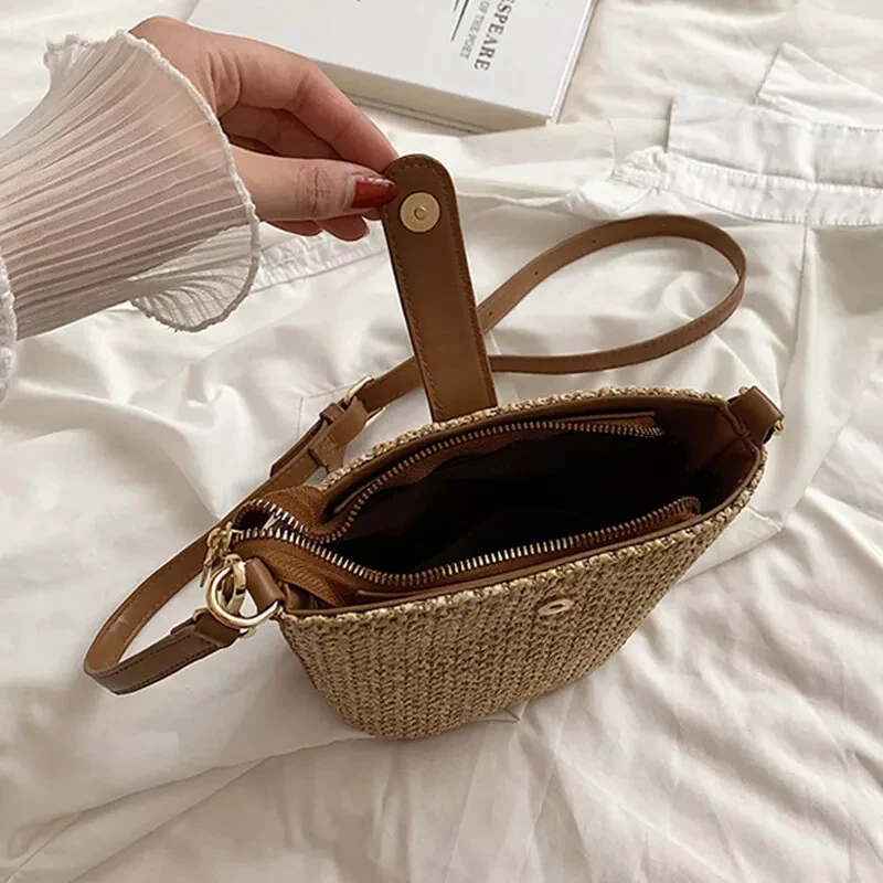 Женская маленькая плетеная сумка на плечо - Фотография_5