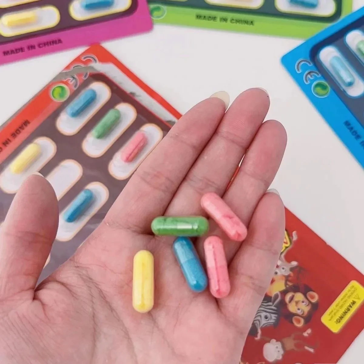 Красочная резиновая волшебная растущая капсула с животными - Фотография_6