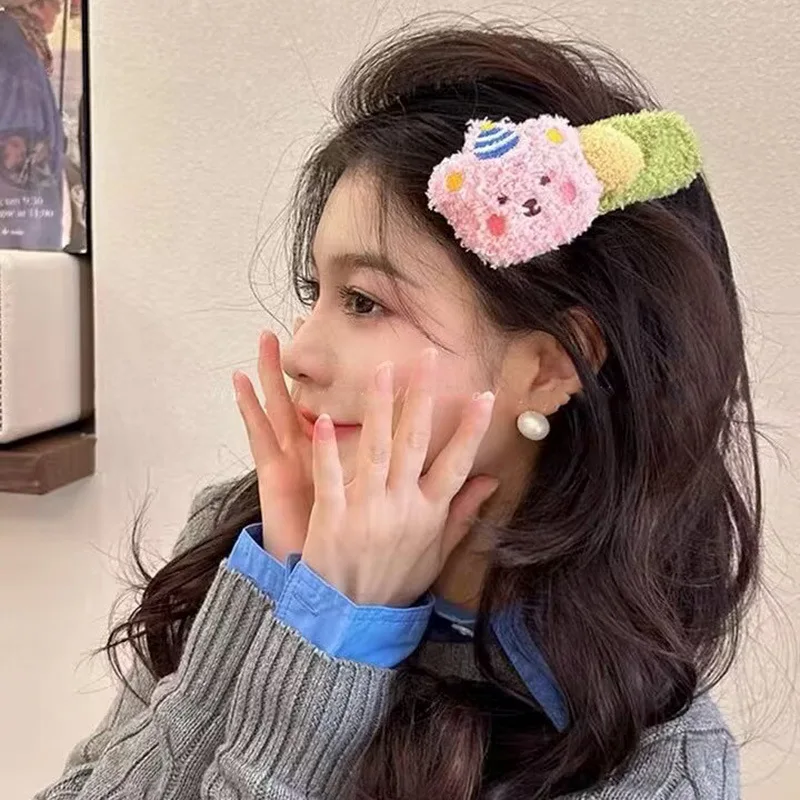 Плюшевая боковая заколка с мультяшным медведем - Фотография_3