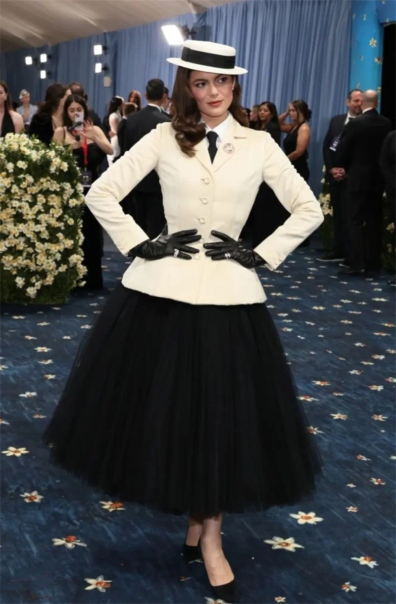 Белые женские офисные костюмы - Фотография_4