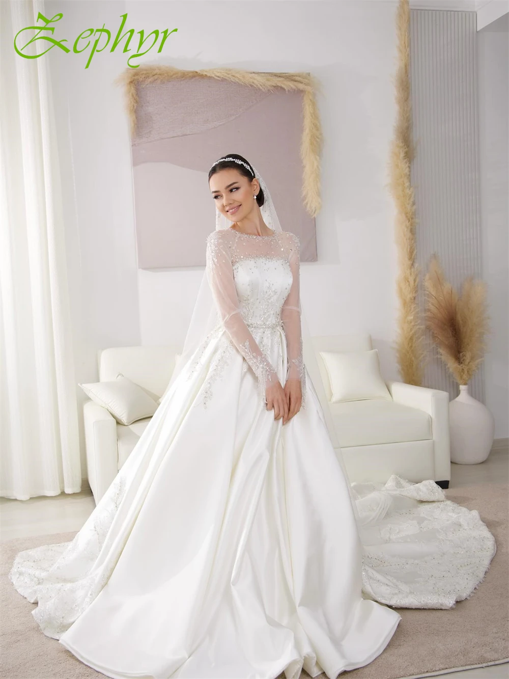 Элегантное белое атласное свадебное платье по индивидуальному заказу - Фотография_6