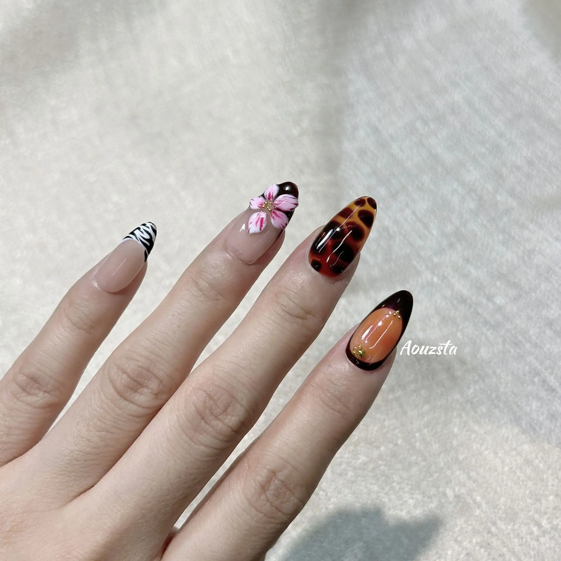 Французские накладные ногти ручной работы с принтом зебры - Фотография_3