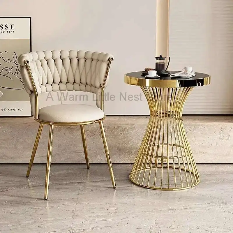 Металлический черный журнальный столик для гостиной