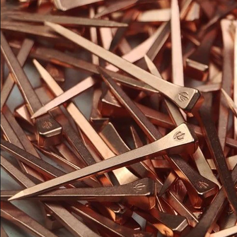 Подковообразные гвозди с медным покрытием