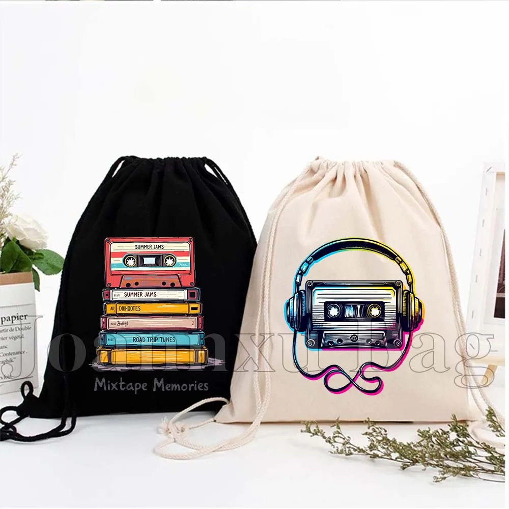 Кассетная лента 80-х годов с цветочным принтом в стиле ретро