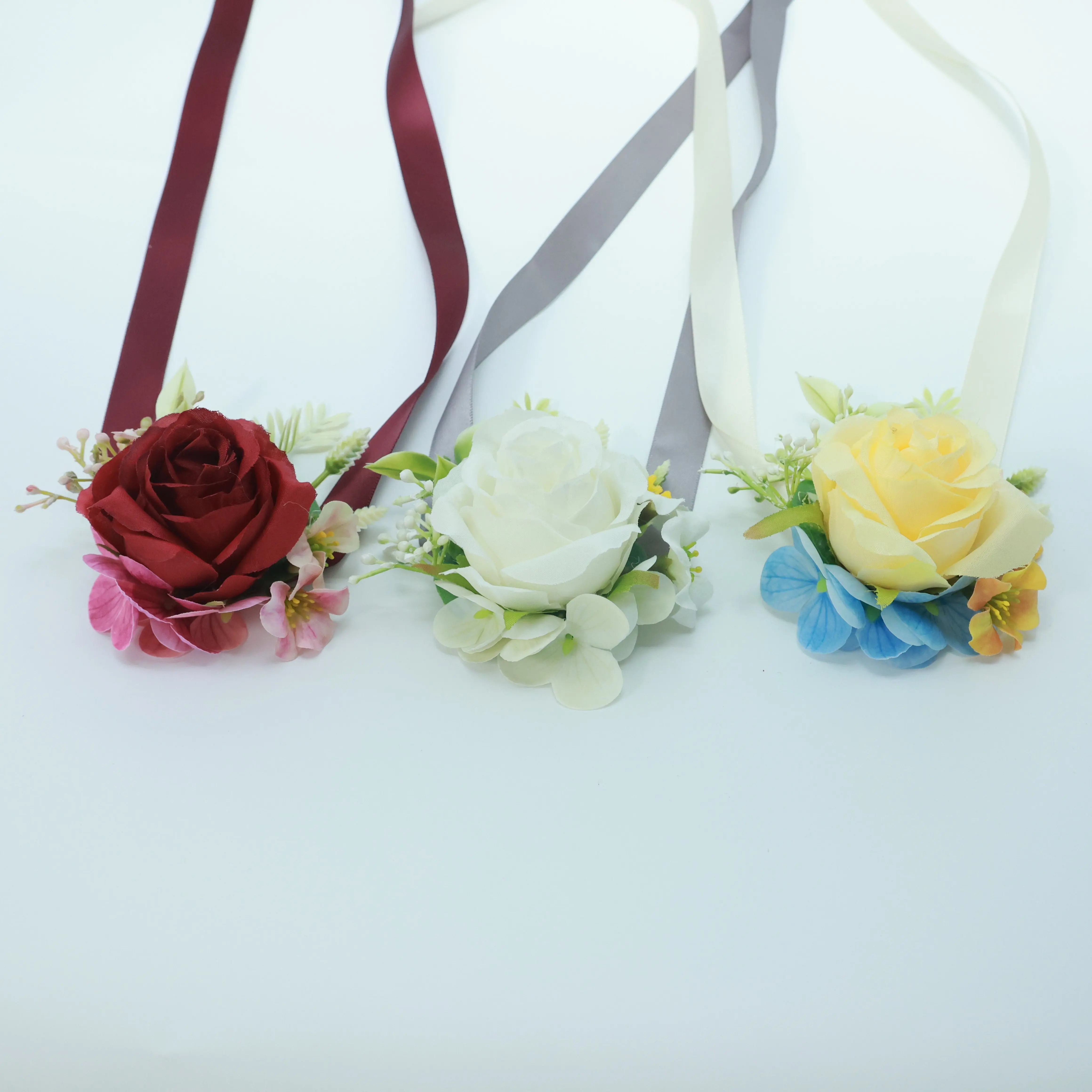 Желтый корсаж и бутоньерка с цветком для свадьбы - Фотография_5