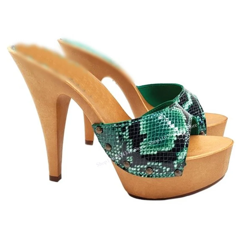 Сандалии в стиле пэчворк со змеиным деревянным узором - Фотография_3