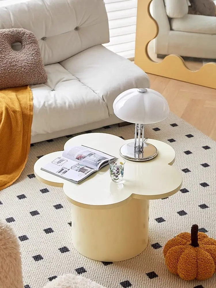 Журнальный столик специальной формы с скандинавским цветком - Фотография_3