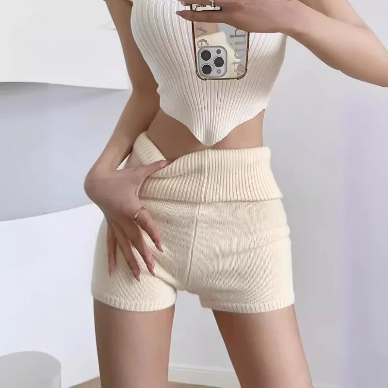 Женские трикотажные шорты со складками на талии - Фотография_5
