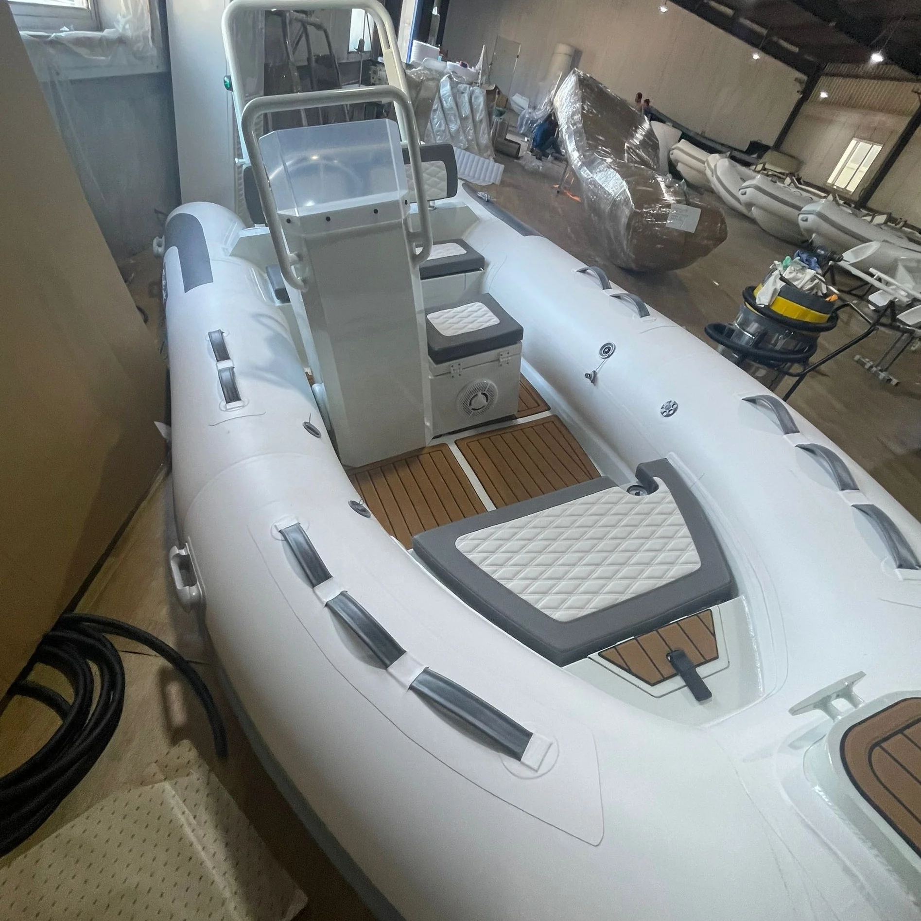 Небольшая дешевая надувная лодка - Фотография_4