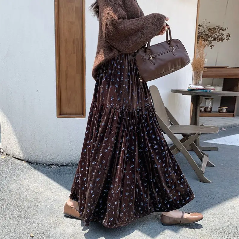 Бархатная юбка средней длины в стиле ретро - Фотография_5