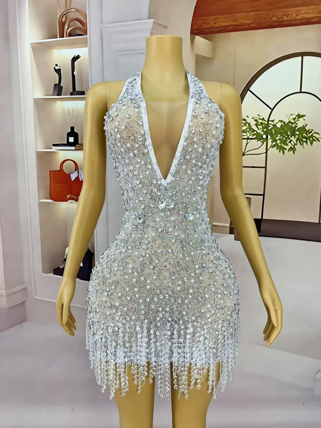 Сексуальное сетчатое платье с глубоким v-образным вырезом - Фотография_5