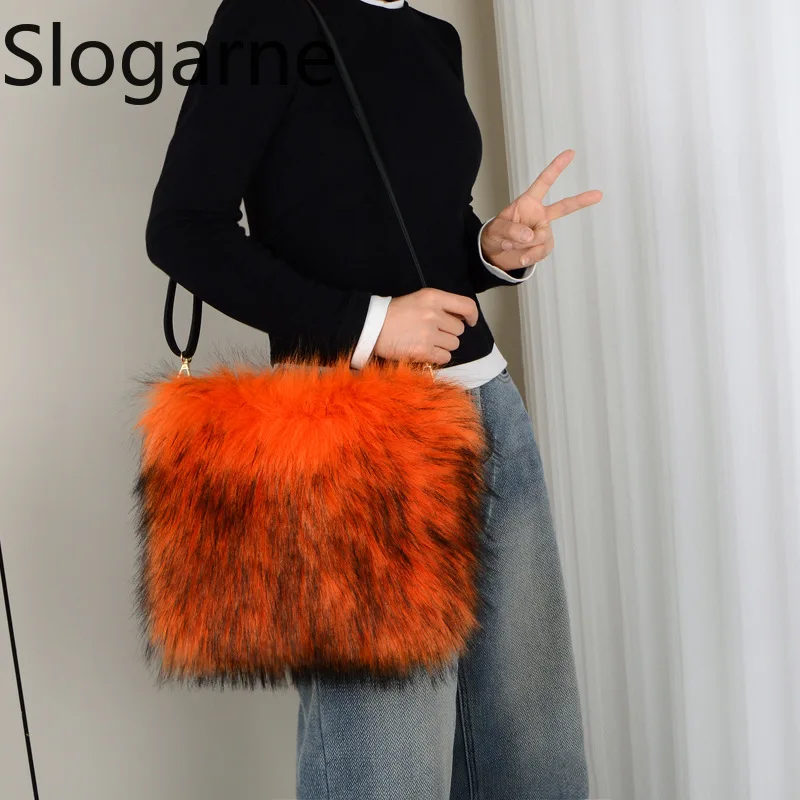 Роскошная женская сумка через плечо из меха енота - Фотография_6