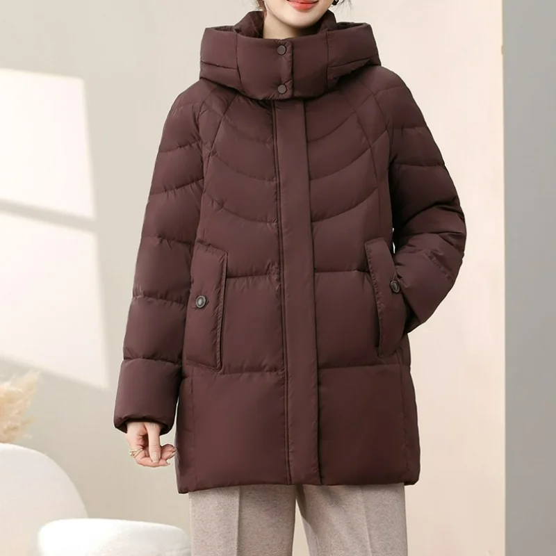 Женские пуховики средней длины с капюшоном - Фотография_6