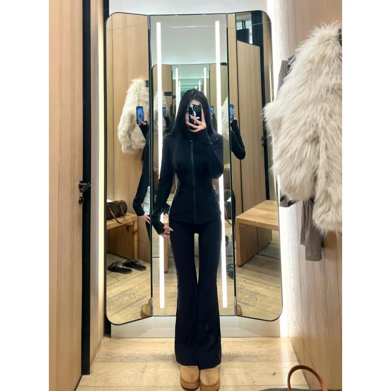 Лимонная женская укороченная куртка с воротником-стойкой - Фотография_2