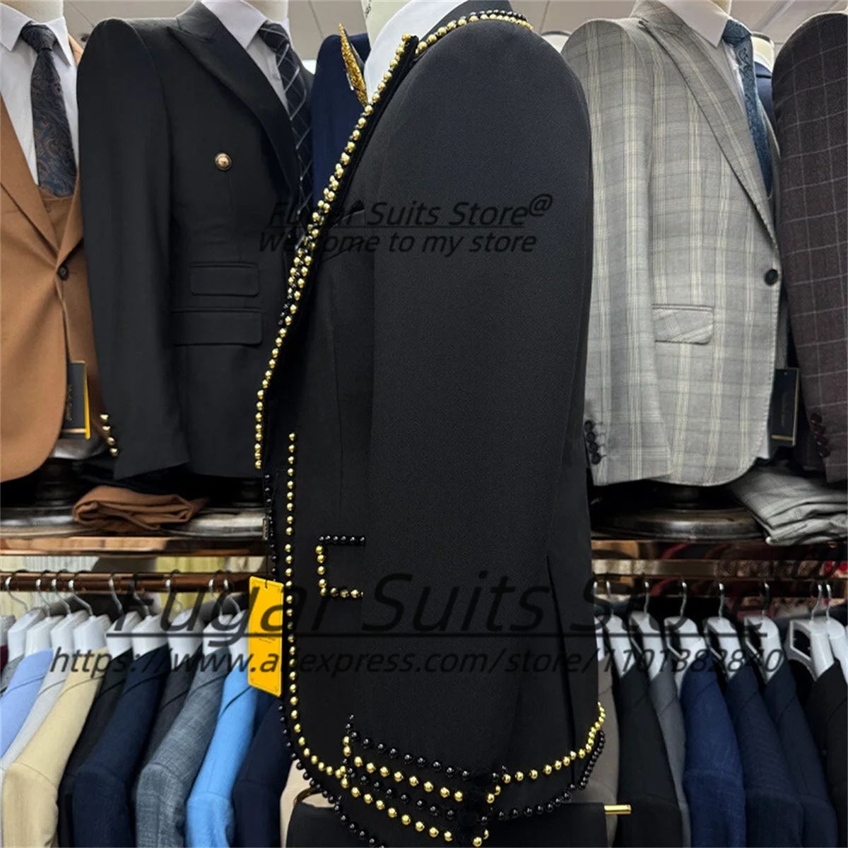 Формальные мужские костюмы с золотым - Фотография_2