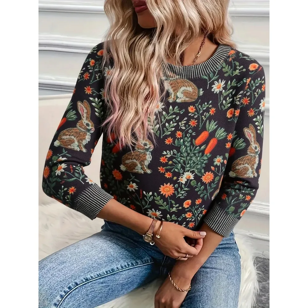 Женский вязаный свитер серого цвета с кроликом — пуловер с круглым вырезом