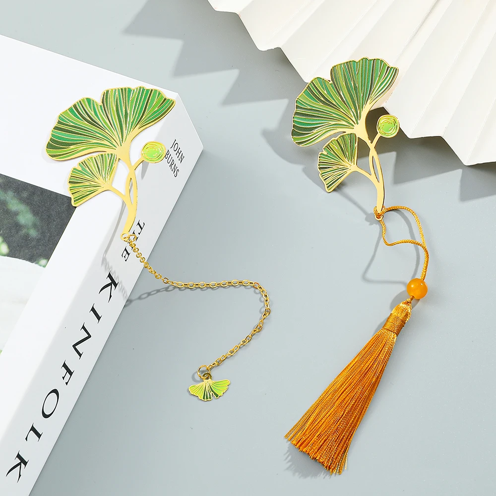 Металлическая закладка в стиле