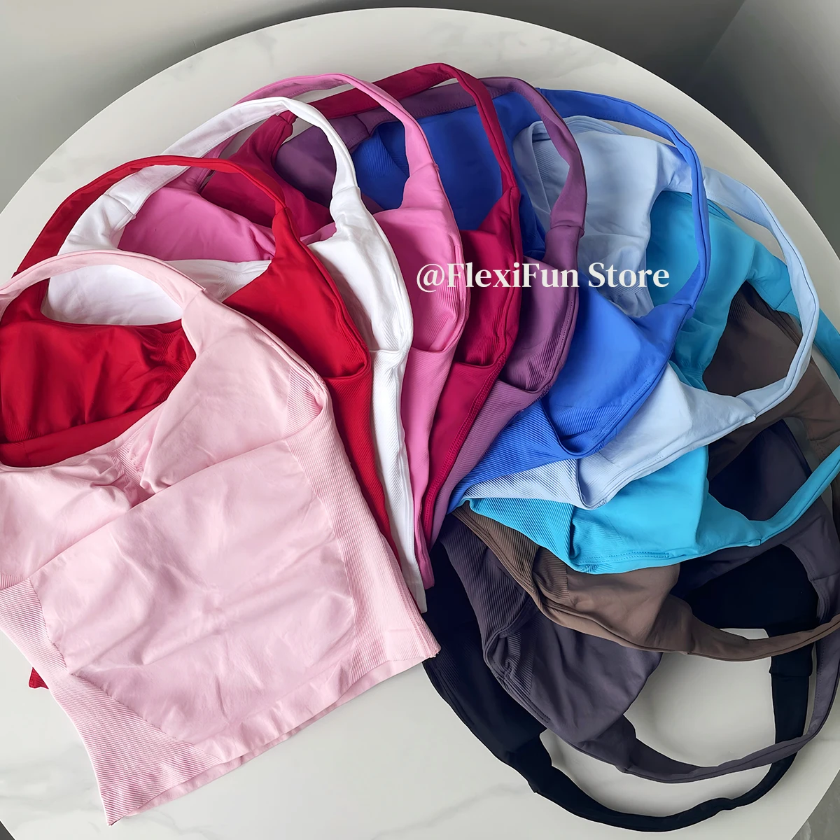 Ударопрочный топ с лямкой на шее - Фотография_5