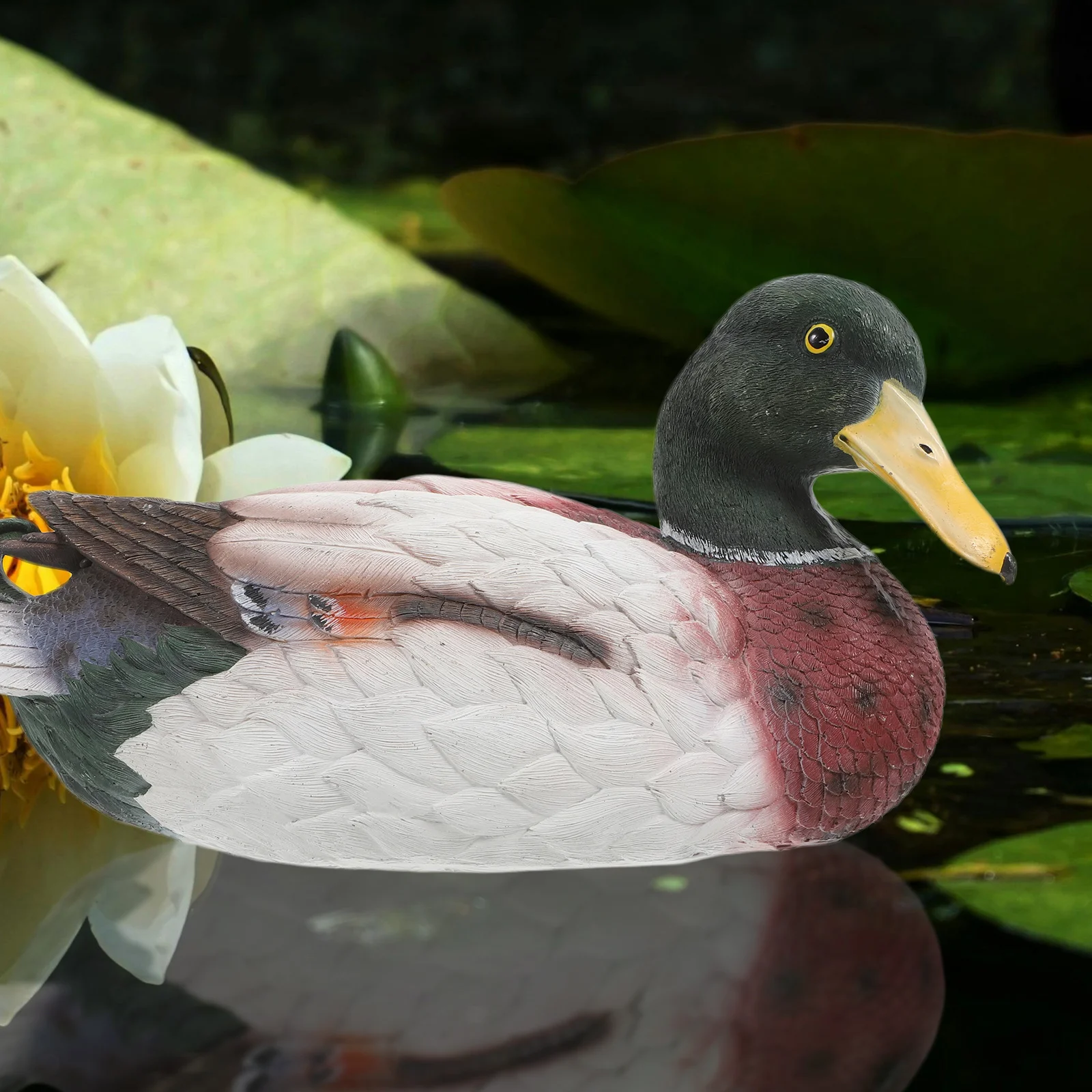 Реалистичная плавающая статуя утки из смолы - Фотография_5